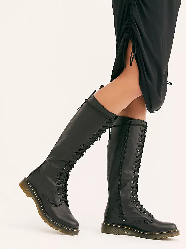 DR. MARTENS 1B60 BLACK VIRGINIA