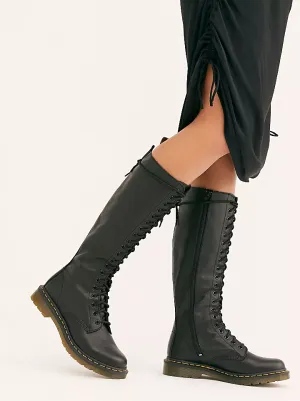 DR. MARTENS 1B60 BLACK VIRGINIA