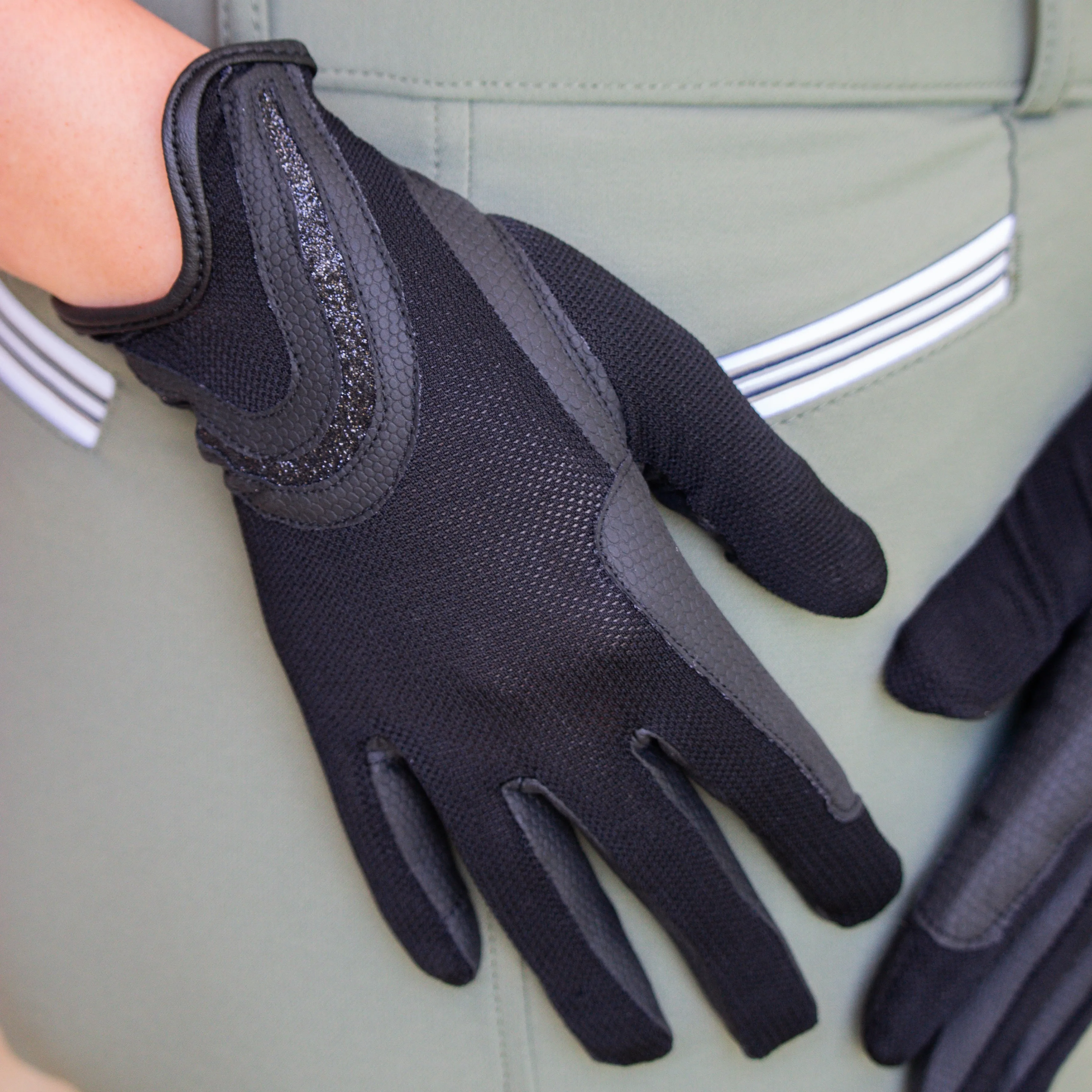 Horse Shoe Glitter Gloves - Black